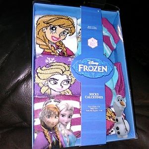 New in box.6 pairs of Frozen socks.